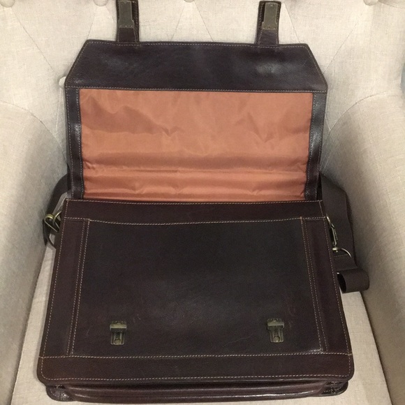 Wilson’s Leather Dark Rugged Expandable Briefcase - Picture 11 of 16